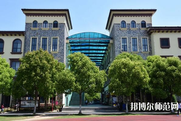 上海外國語師范大學(xué)賢達經(jīng)濟人文學(xué)院崇明校區(qū)招生辦聯(lián)系電話