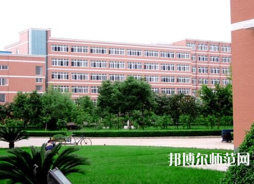 成都城市建設(shè)技工幼兒師范學(xué)校2018年報(bào)名條件、招生對(duì)象