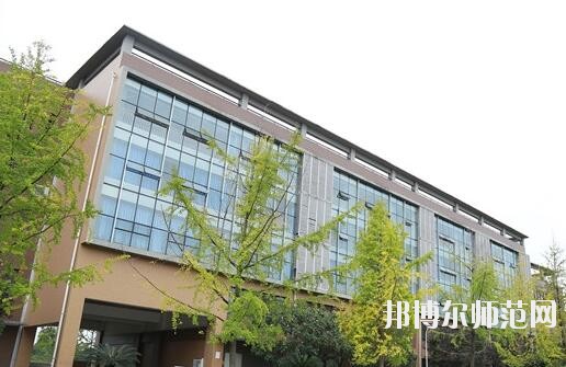 郫縣友愛職業(yè)技術(shù)幼兒師范學(xué)校2018年報(bào)名條件、招生對(duì)象