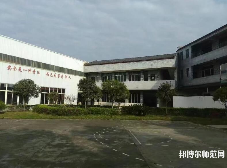 成都莊園機(jī)電職業(yè)技術(shù)幼兒師范學(xué)校2018年報(bào)名條件、招生對(duì)象