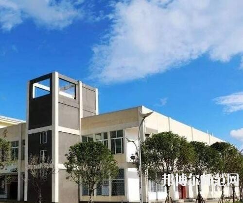 安順光輝幼師職業(yè)技術學校2023年招生辦聯(lián)系電話