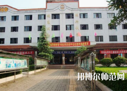 達(dá)州萼山幼兒師范職業(yè)技術(shù)學(xué)校2020年報名條件、招生要求、招生對象