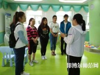 蘭州2020年中專幼師學(xué)?？梢钥即髮? /><b>蘭州2020年中專幼師學(xué)?？梢钥即髮?/b><span>2020-02-11 17:00</span><p>對(duì)于中專幼師學(xué)校怎么考大專這個(gè)問(wèn)題，相信選擇幼師專業(yè)的小伙伴們都是想拿到一個(gè)更高的文憑，這樣也是非常有利于以后的就業(yè)，以</p></a></li>
            <li><a href=