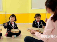湛江2020年幼師學(xué)校中專升大?？际裁? /><b>湛江2020年幼師學(xué)校中專升大?？际裁?/b><span>2020-05-07 15:46</span><p>你上了中專并不代表你只能獲得中專學(xué)歷，若是你有升學(xué)的愿望，也是有很多途徑可以升大專的，而中專升大專具體要考什么內(nèi)容，要看</p></a></li>
            <li><a href=