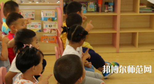 貴州2020年中專幼師學(xué)?？梢钥即髮? width=