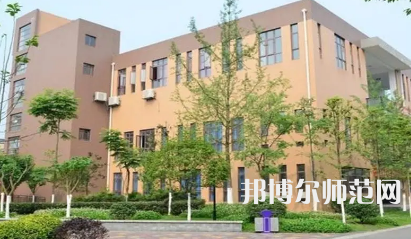 2023年郫縣友愛(ài)職業(yè)技術(shù)幼兒師范學(xué)校報(bào)名條件、招生對(duì)象