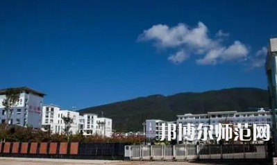 2023年麗江師范高等專科學(xué)校報(bào)名條件、招生對象